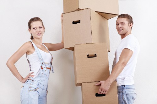 Residential moving truck support near Notting Hill